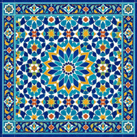 دیوارنگاره آبی سمرقند با کاشی‌کاری معرق تیموری: طرح کامل با شمسه، زمینه ستاره‌ای گره‌چینی و حاشیه نیلوفری در رنگ‌های لاجوردی، فیروزه‌ای و زعفرانی